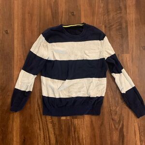Gap men’s breast pocketed crew neck sweater, size small.